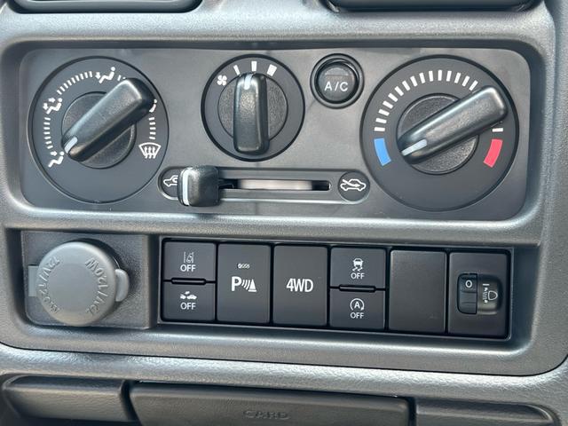 1010020A30250919W00211.jpg