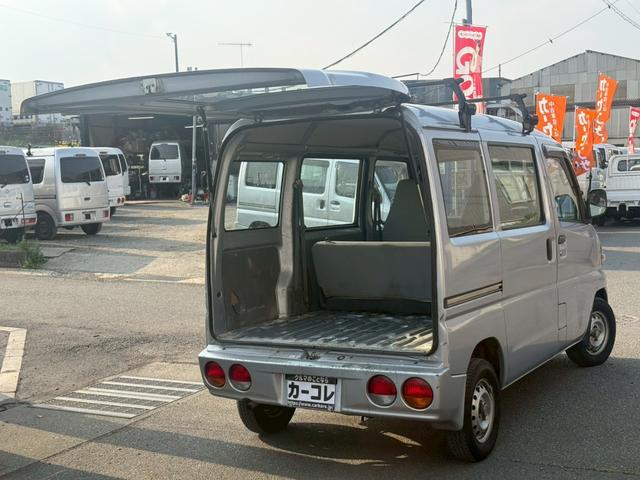 0551096A30260330W00216.jpg