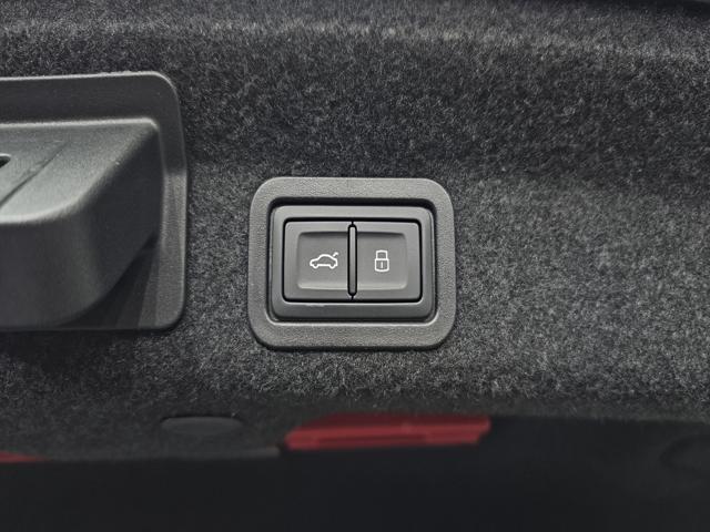 0c86e40514e58e4bc8ce6fc549f36c05.jpeg