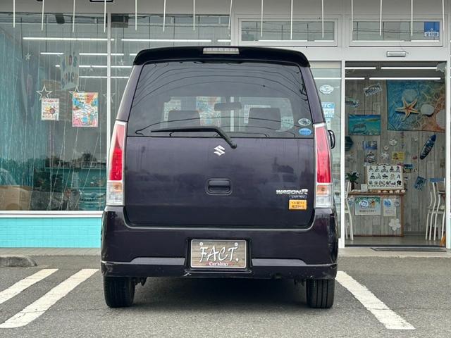 0509288A30251009W00108.jpg