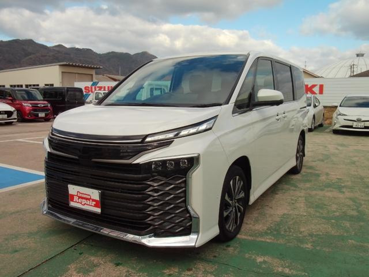 2023 Toyota Voxy, photo 1 of 1