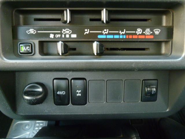 0902773A30250604W00213.jpg