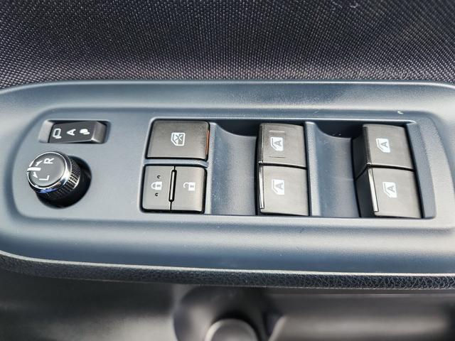 0600275A30250719W00112.jpg