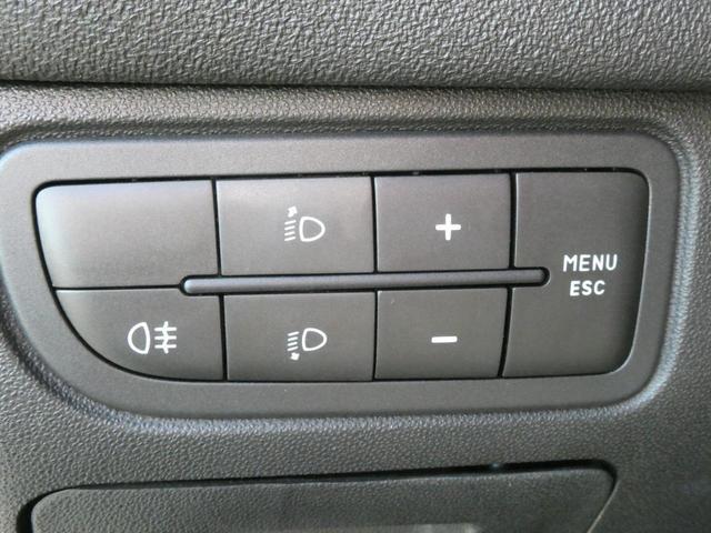 0560989A30250930W00116.jpg