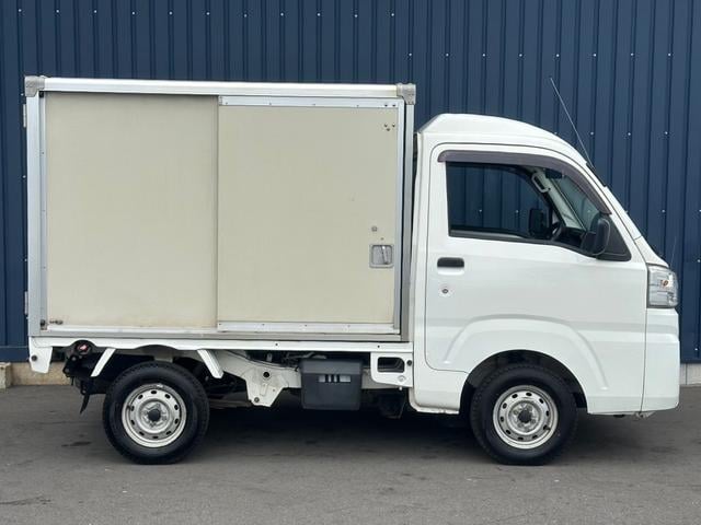 0561562A30250608W00206.jpg