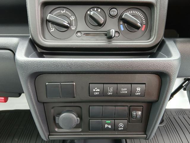 0902352A30260305W00106.jpg