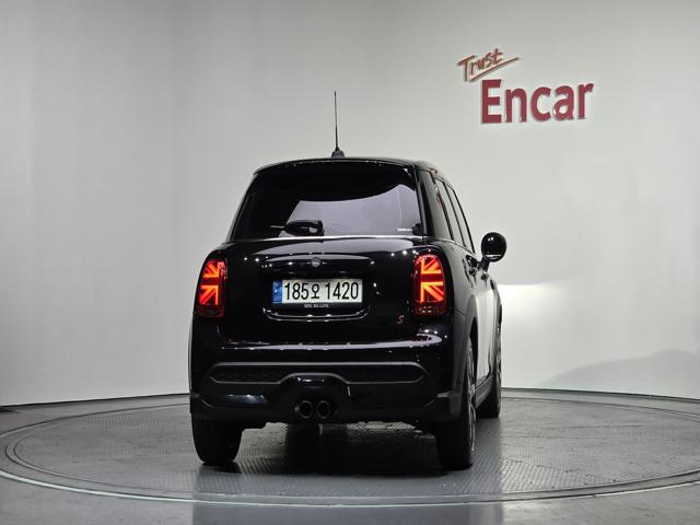 242e4d854b931df07bd4bd354131ae7c.jpeg