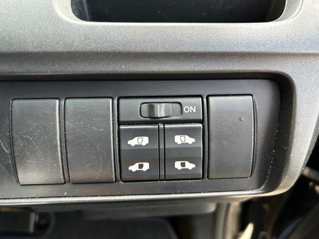 0500312A30251029W00118.jpg