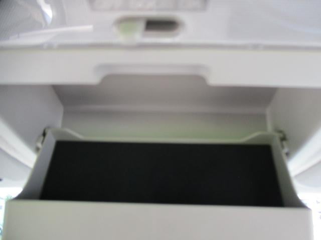 0404018A30250913W00116.jpg