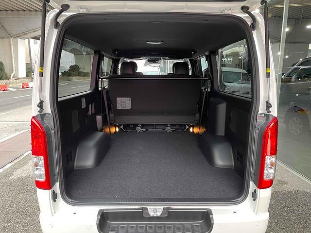 0705950A30260210W00118.jpg