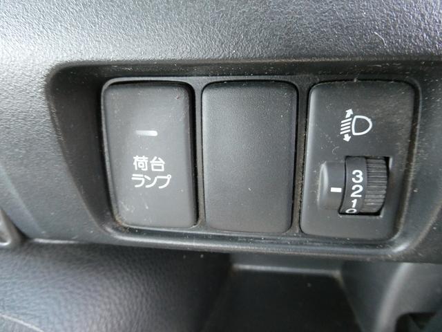 0208348A30260405W00107.jpg