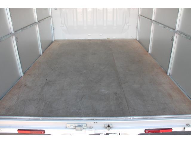 1101622A30251016W00115.jpg