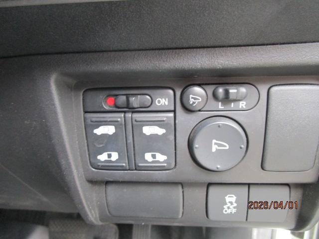 0900963A30260402W00115.jpg