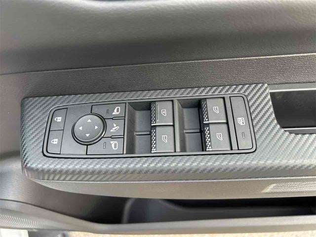 0300895A30250907W00116.jpg