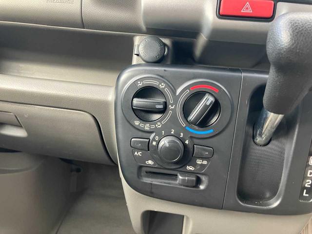 0940095A30260217W00116.jpg