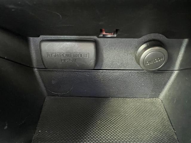 1001933A30251215W00118.jpg