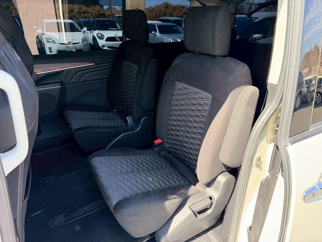0541528A30260316W00111.jpg