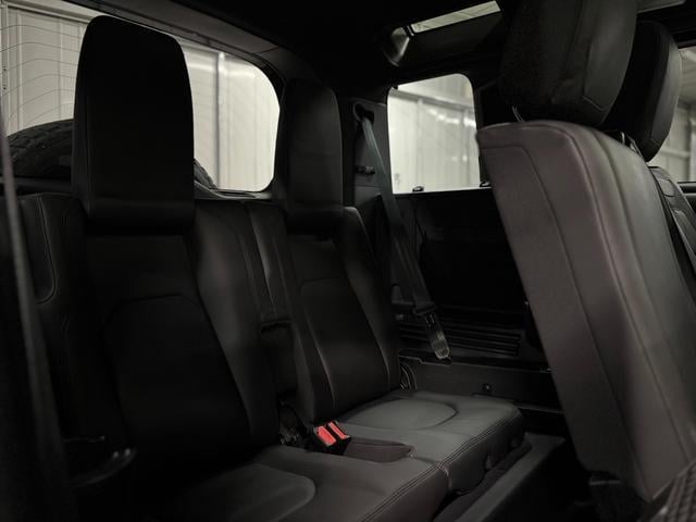 9510038A30251026W00816.jpg