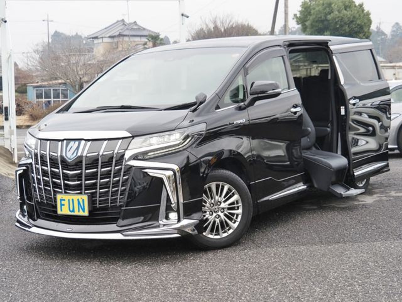 2021 Toyota Alphard, photo 1 of 1