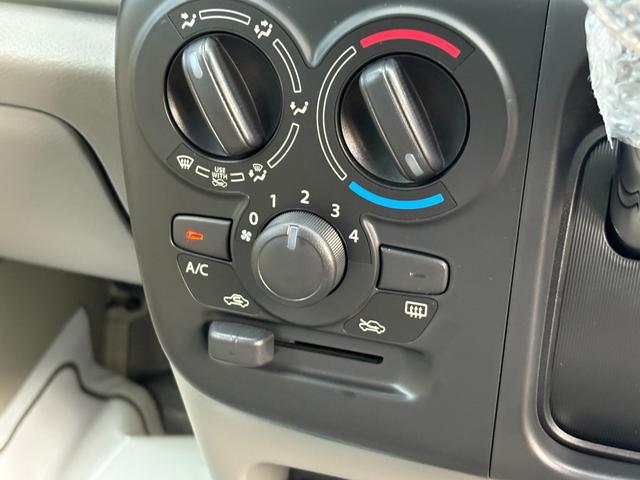 0503325A30260308W00212.jpg