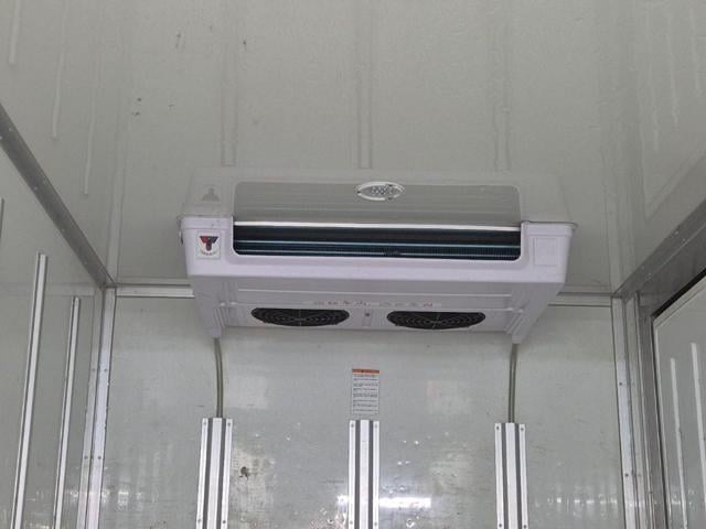 5101501738R17.jpg