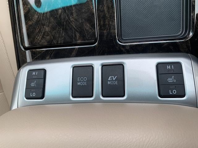 1001108A30250822W00106.jpg
