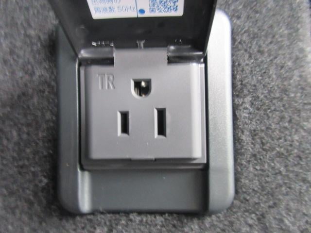 0561088A30250920W00408.jpg