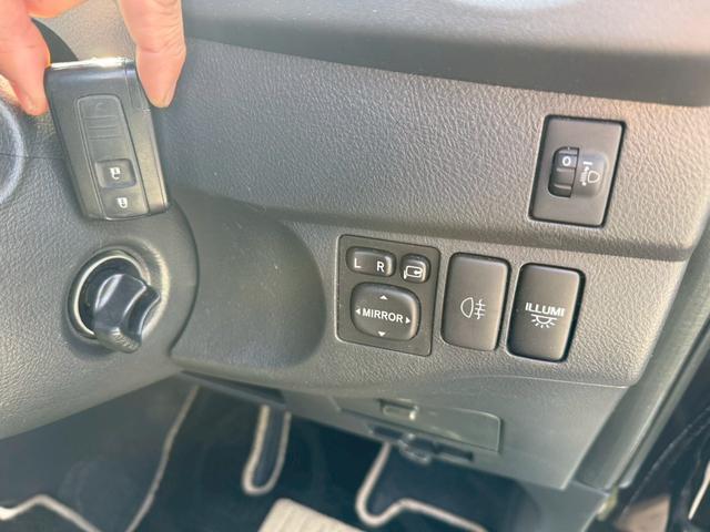 0708895A30260308W00111.jpg