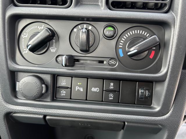 0904093A30250703W00105.jpg