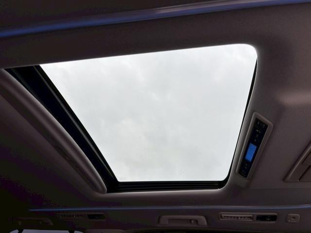 0805089A30251020W00113.jpg