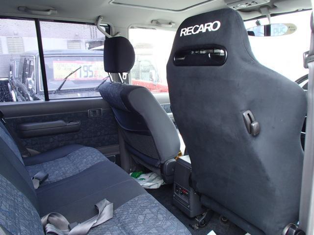 0800018A30200327W00117.jpg