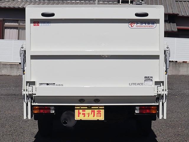 ac2952664bdb4f8a96077d101df2b7e2.jpg