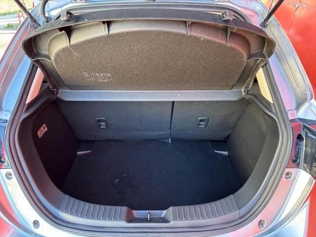 0200473A30260306W00218.jpg