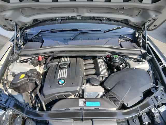 9510417A30260329W00215.jpg