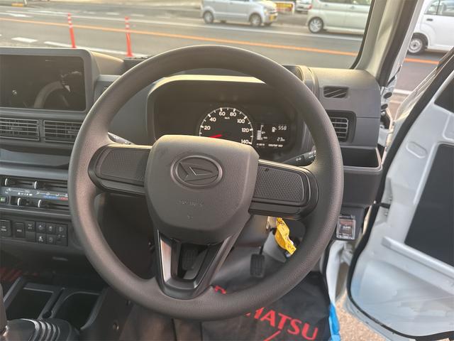 0404241A30250821W00215.jpg