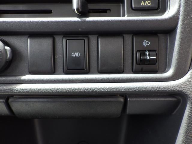 0704331A30250710W00111.jpg