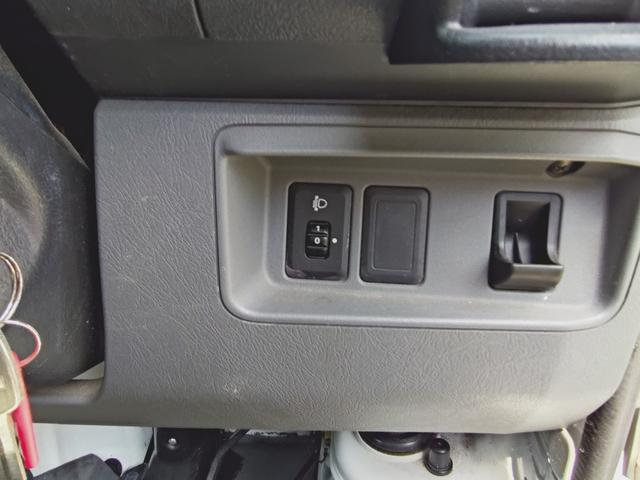 0804389A30260228W00305.jpg