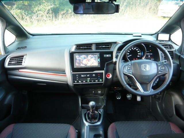 22681495_carP_l_4.jpg