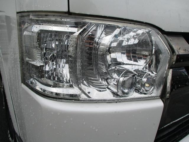 0901184A30251011W00215.jpg