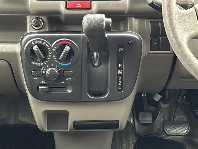 0561037A30260320W00611.jpg