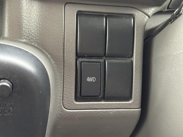 0561037A30260320W00612.jpg