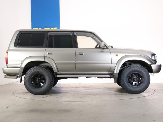 0560694A30260209W00111.jpg
