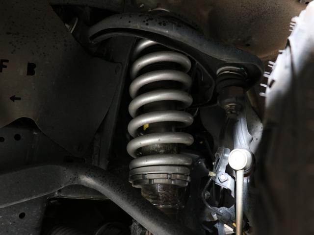 0560694A30251003W00117.jpg