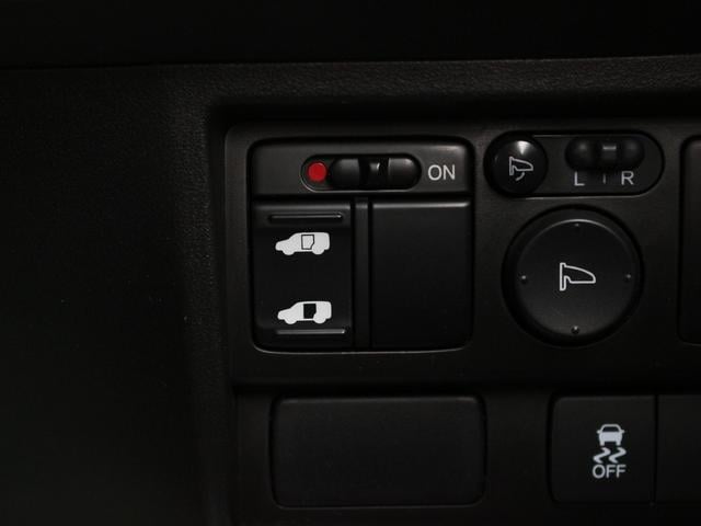 0520046A30251003W01215.jpg