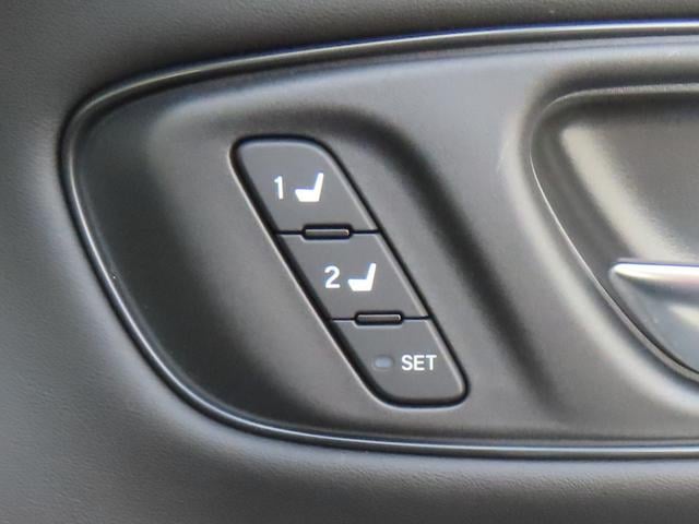 0520217A30251106W00107.jpg