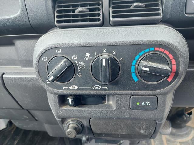 0208595A30251010W00103.jpg