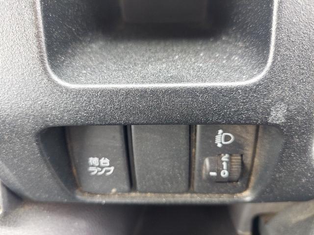0208595A30251010W00107.jpg