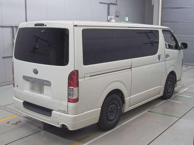 18805477_carP_l_3.jpg