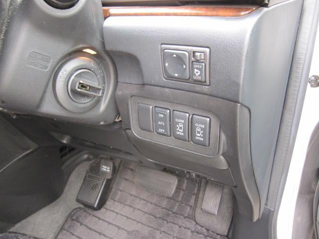 0704211A30250910W00117.jpg
