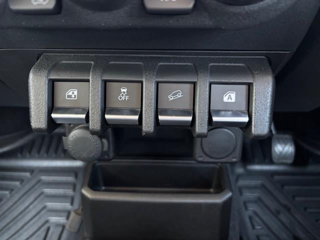 0158560A30250708W00118.jpg